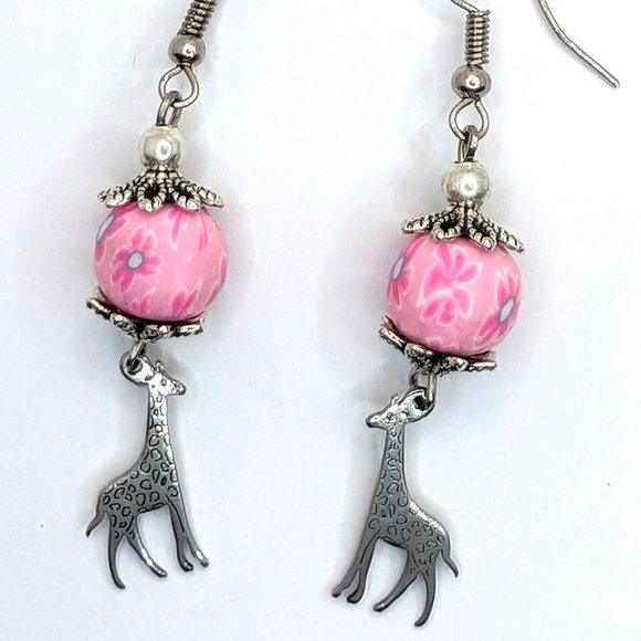 Giraffe with Flower bead Earrings - Picture 1 of 2